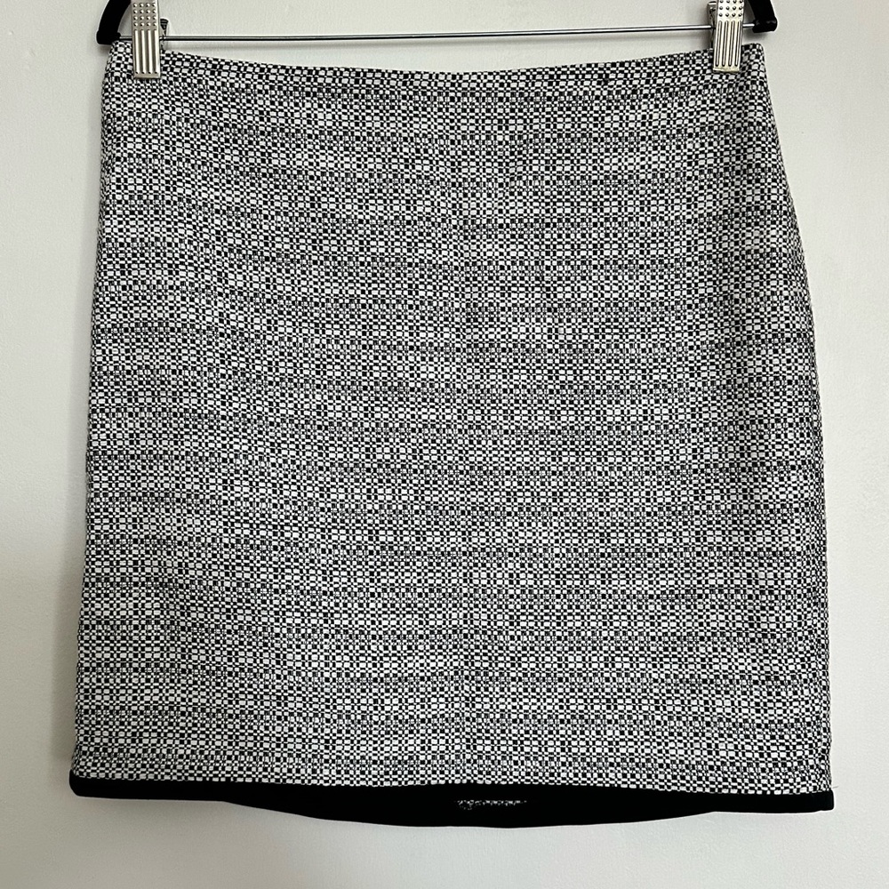 White House Black Market Womens Tweed Boot Black White Mini Skirt.